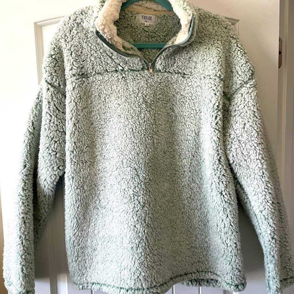 Cozy, soft, pullover Sherpa
